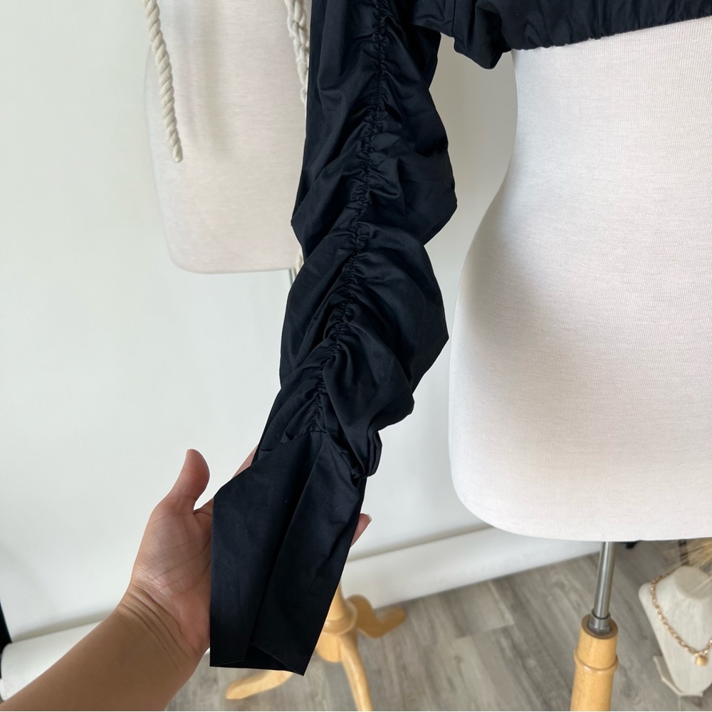 SOLD ❌ BLACK ROUGHED SLEEVE BOLERO TOP - Picture 2 of 4